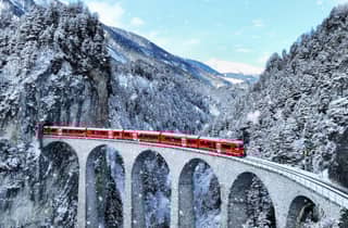 Von Mailand aus: Bernina Zug, Schweizer Alpen & St. Moritz Tagestour