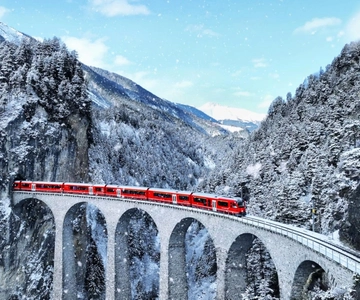 Desde Milán: Tren Bernina, Alpes suizos y excursión de un día a St. Moritz