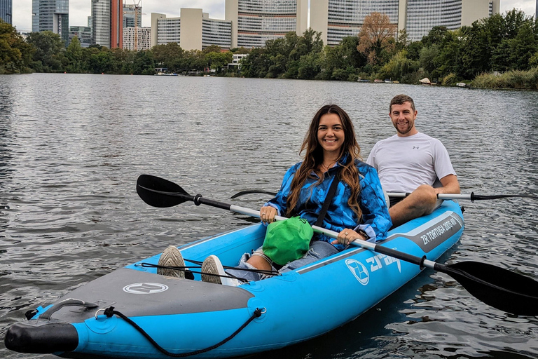 Vienna: Tour guidato in kayakTour in kayak di gruppo condiviso