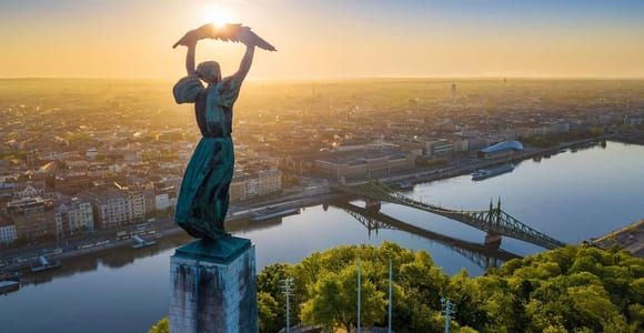 Budapest: Gellért Hill & Citadel Panoramic Photography Tour