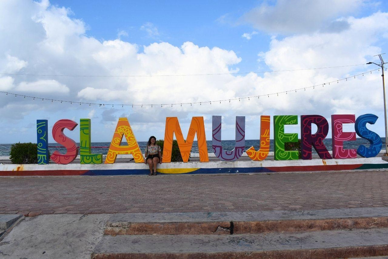 Isla Mujeres: Katamaran-Tour mit Schnorcheln, Buffet und GetränkenNur Eingang Kein Transport