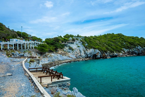 Pattaya: Koh Sichang Island Day Trip with Ferry & Guide