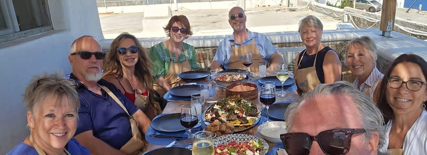Mykonos : cours de cuisine en petit groupe avec option coucher de soleil