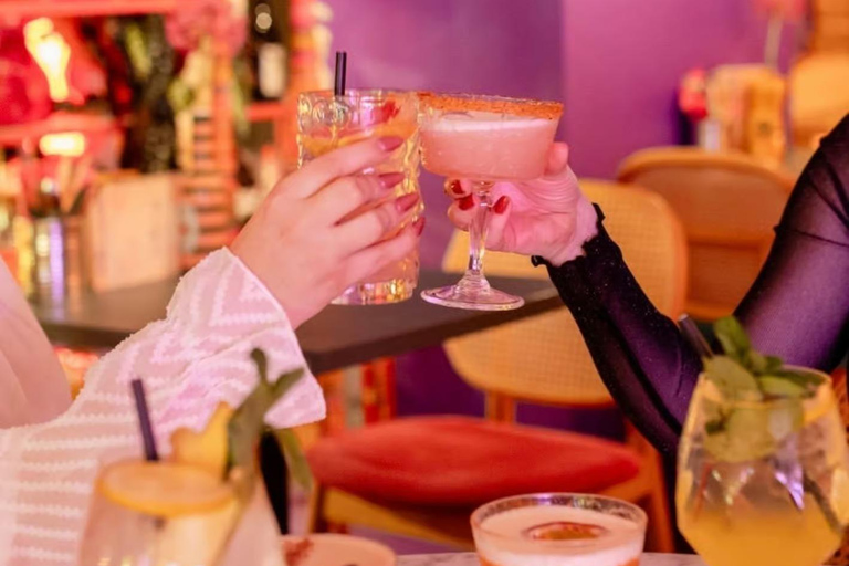 Utrecht: Cocktail tour with drinks & games