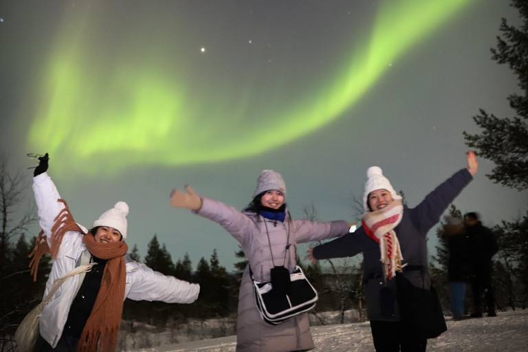 Saariselkä,Kakslauttanen: Aurora Hunting & Photography Tour. Private Aurora Hunting & Photography Tour By Minivan