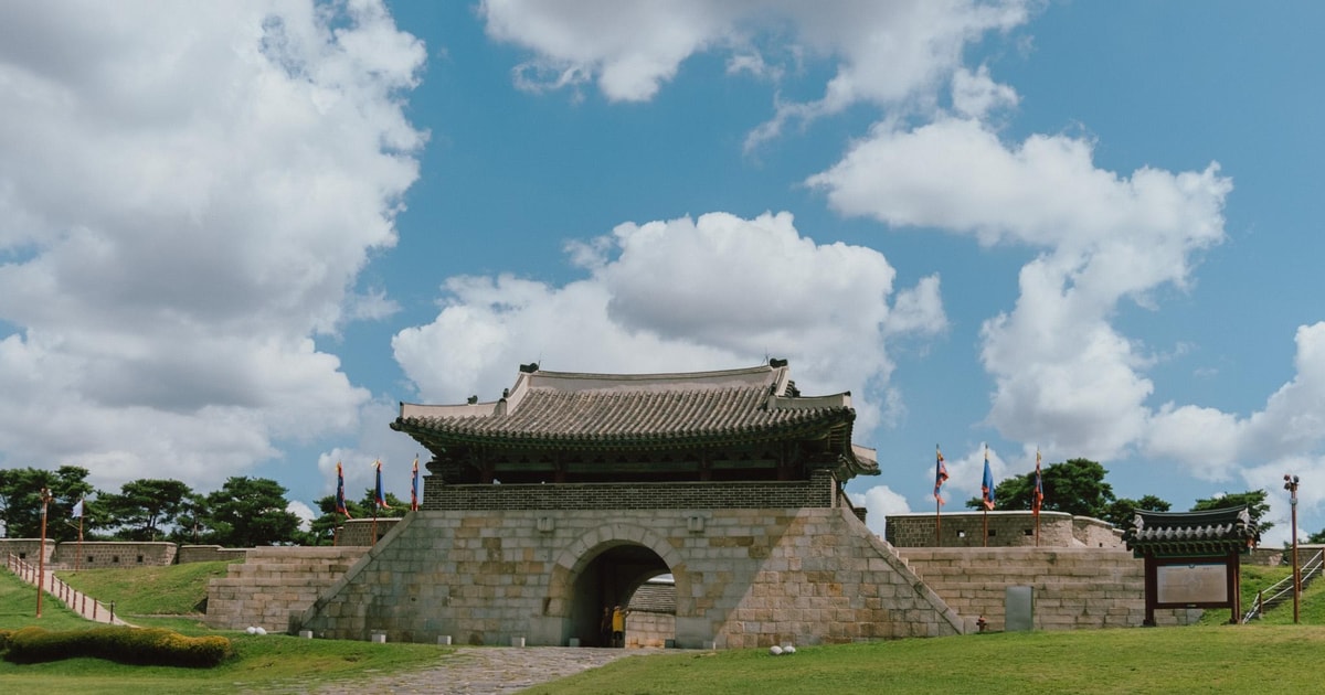 Hwaseong Fortress+Gwangmeyong Cave+Starfield library Tour | GetYourGuide