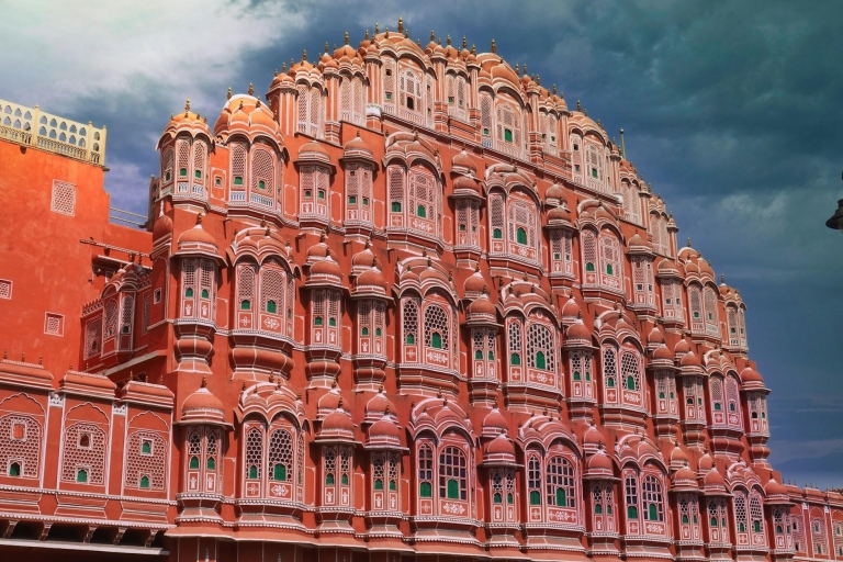 Jaipur: Całodniowa prywatna wycieczka z przewodnikiem z odbiorem z hoteluPrywatna wycieczka z kierowcą, samochodem, biletami wstępu i przewodnikiem