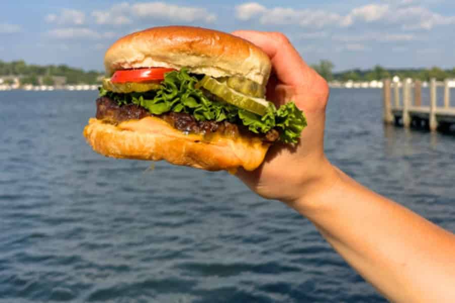 Minneapolis: Bootsfahrten mit kulinarischem Thema auf dem Lake Minnetonka. Foto: GetYourGuide Minneapolis: Bootsfahrten mit kulinarischem Thema auf dem Lake Minnetonka. Foto: GetYourGuide