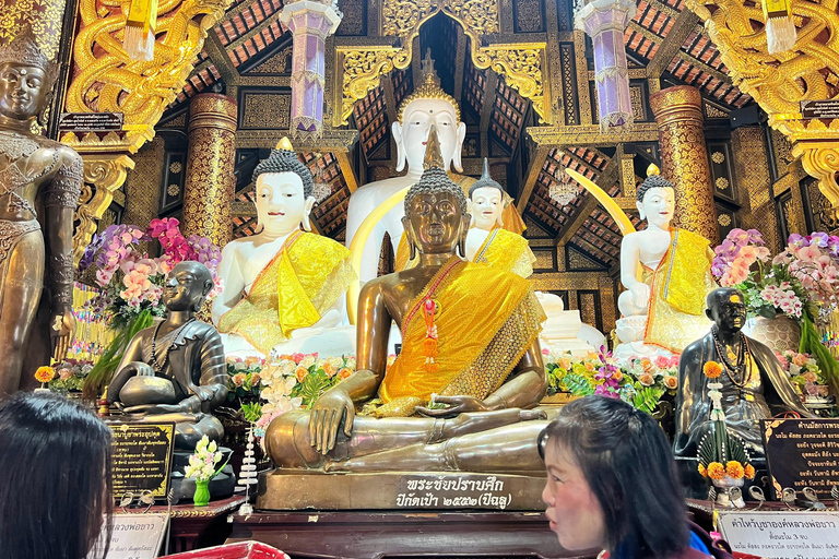 Chiang Mai: Old City Walking Tour with Temples & History Small Group Without Entry Fees
