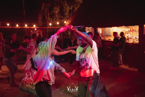 Arusha: Evening Culture & Craft Tour with Tuk-Tuk Ride