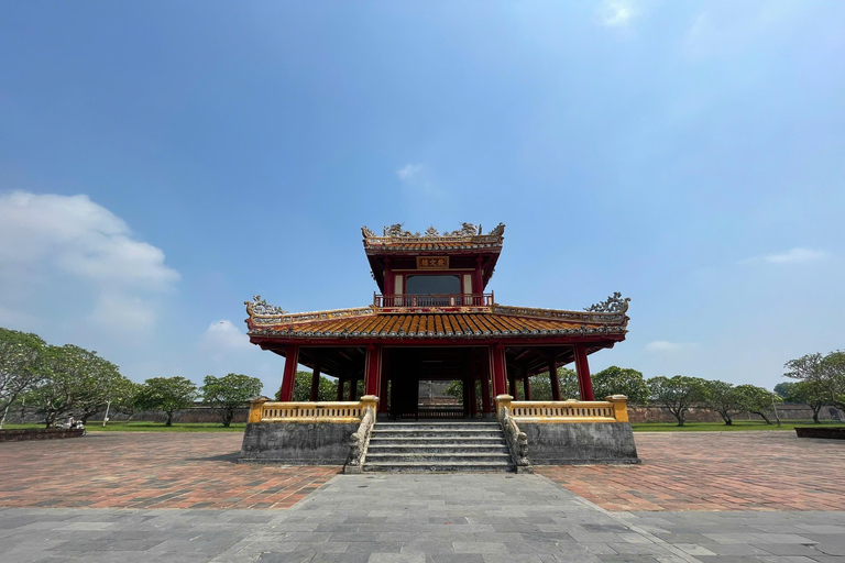 De Hoi An/Da Nang: Viagem de 1 dia pela cidade de Hue com almoçoDe Da Nang: Viagem de 1 dia pela cidade de Hue com almoço