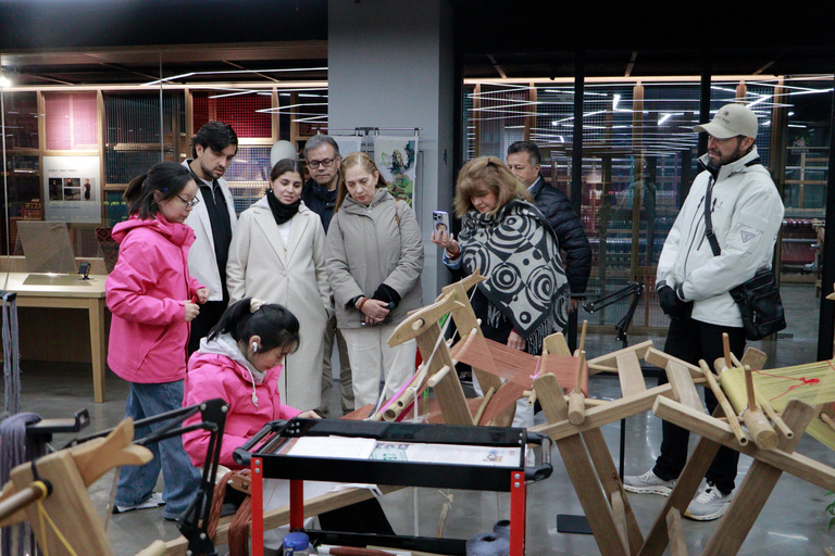 Zhangjiajie: Tujia Brocade Weaving and Tie-Dye Workshop