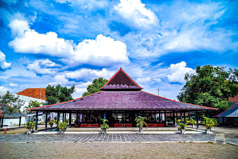 Yogyakarta:Merapi Jeep Tour, Keraton Yogyakarta & Taman Sari Yogyakarta: Merapi Jeep Tour, Sultan Palace & Taman Sari