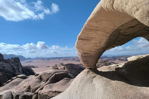 Wadi Rum: 2-timmars jeeptur med beduin-te