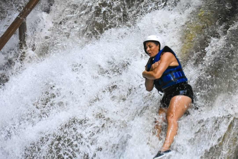 Puerto Plata: aventura en 7 cascadas con almuerzo y servicio de recogidaPuerto Plata: aventura por 7 cascadas con almuerzo y servicio de recogida
