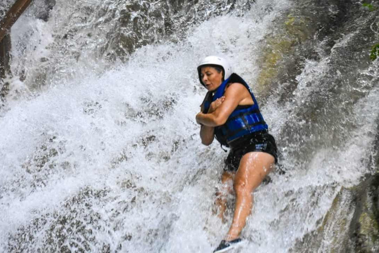 Puerto Plata: aventura en 7 cascadas con almuerzo y servicio de recogidaPuerto Plata: aventura por 7 cascadas con almuerzo y servicio de recogida