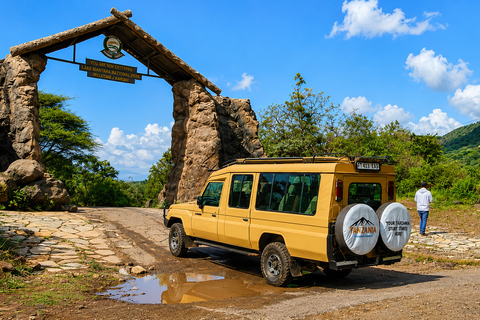 From Arusha: Lake Natron Flamingo and Waterfall Day Trip