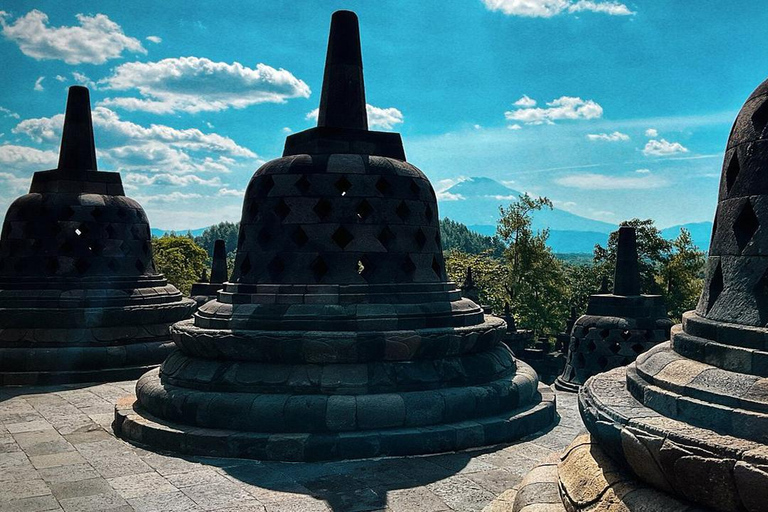 Randonnée avec camping et visite du mont Merbabu et de Borobudur (2 jours/1 nuit)Randonnée et visite du mont Merbabu et de Borobudur (2 jours, 1 nuit)