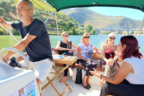 Porto: Private Tour durch das Douro-Tal mit Portweinverkostung und Mittagessen