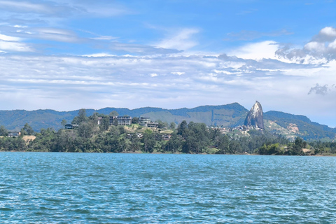 Guatapé: All-inclusive private fishing experience (24-hour advance booking) Guatapé: All-inclusive sport fishing experience (24-hour advance booking)
