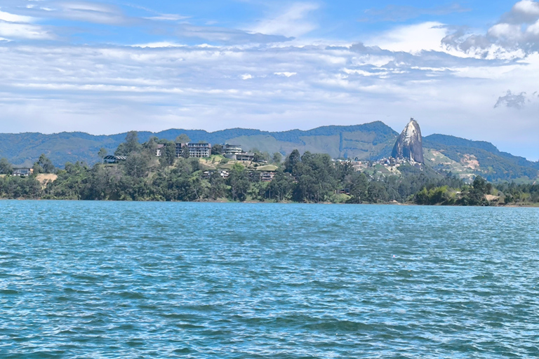 Guatapé: All-inclusive private fishing experience (24-hour advance booking) Guatapé: All-inclusive sport fishing experience (24-hour advance booking)