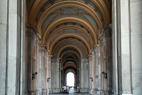 Desde Nápoles: Visita en tren al Palacio Real de CasertaVisita al Palacio Real de Caserta en tren desde Nápoles