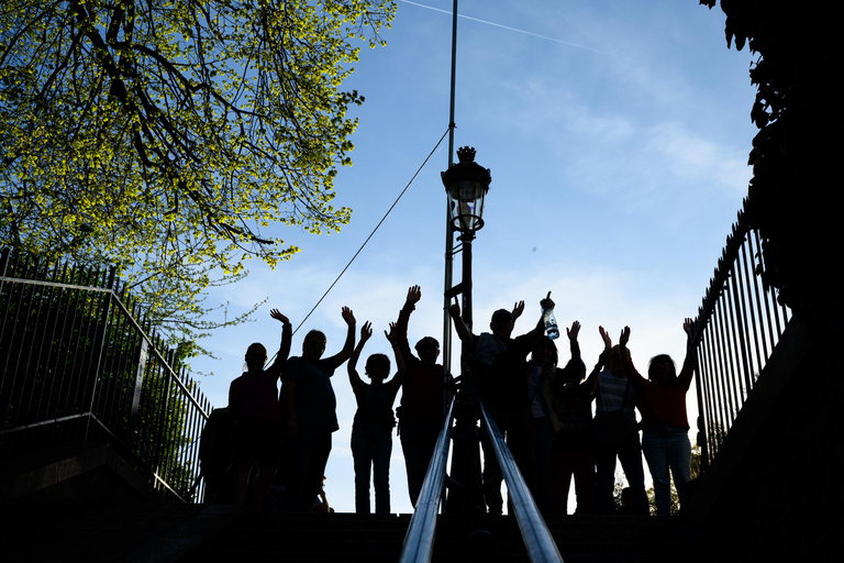 Paris: Experience the romance of Montmartre on a walk with a pro photographer Paris: Experience romance in Montmartre, a walk with a photographer in English