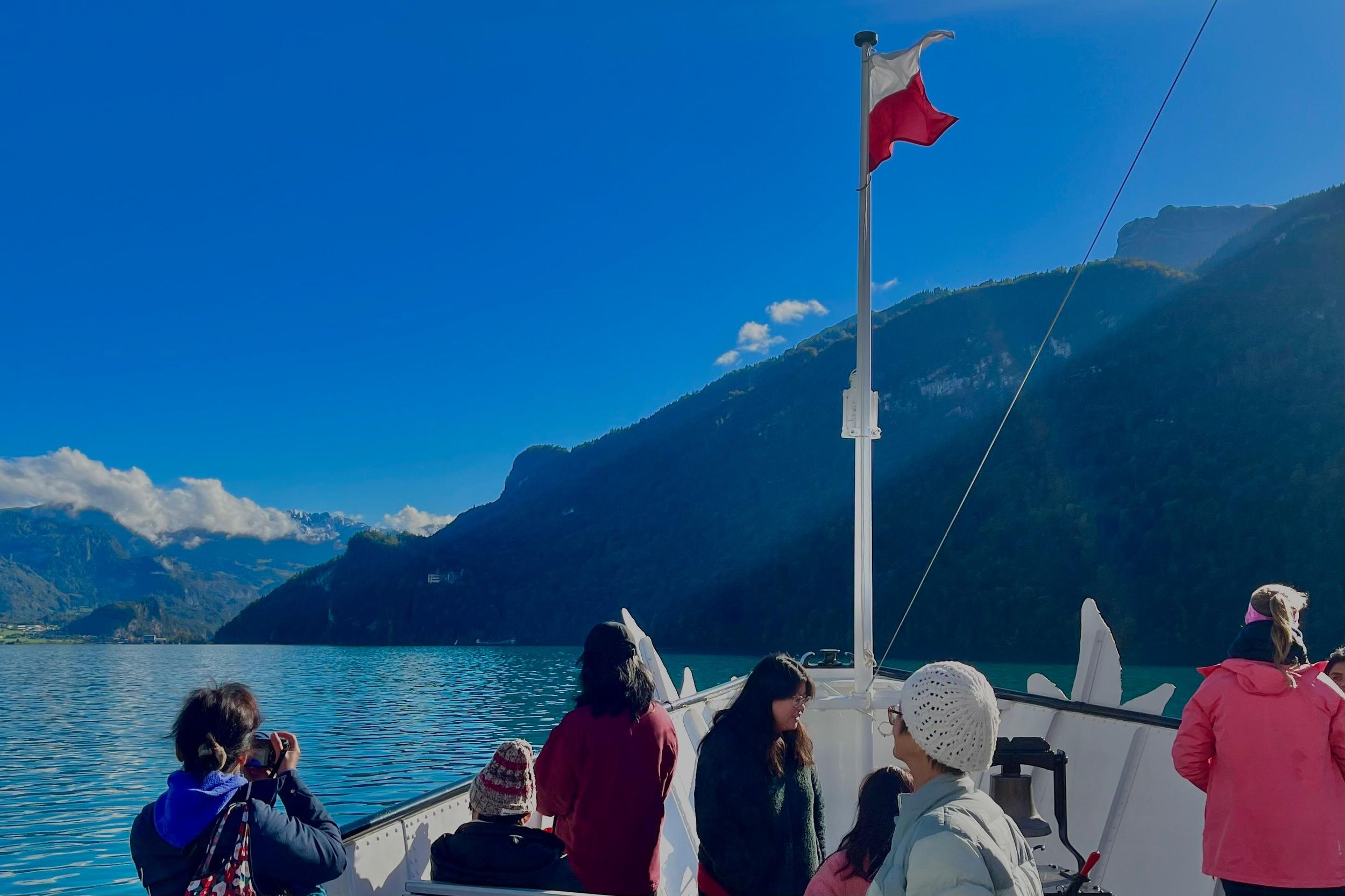 Interlaken: Bootsfahrt zu den Giessbachfällen & Wanderung zum Iseltwald