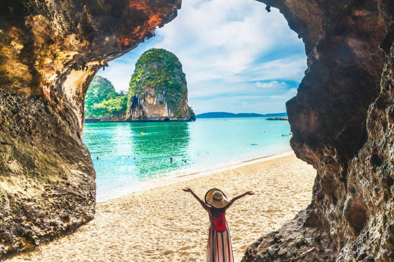 Krabi: 4 öar och grottor båttur med lunch4 öar tur med motorbåt