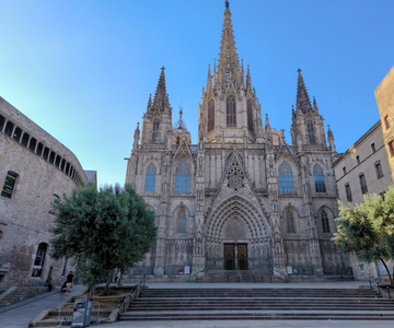 Gothic Quarter & Gaudí's Treasures Small-Group Tour