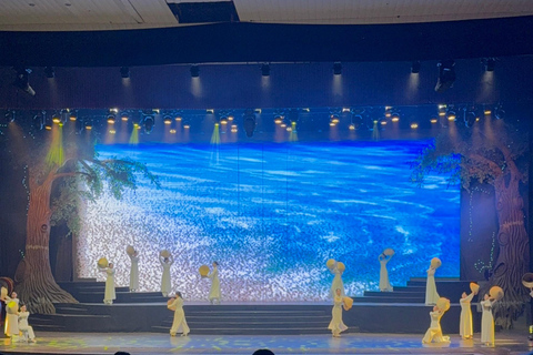 دا نانغ: جولة سياحية في المدينة مع رحلة عشاء بحرية وعرض ساحر