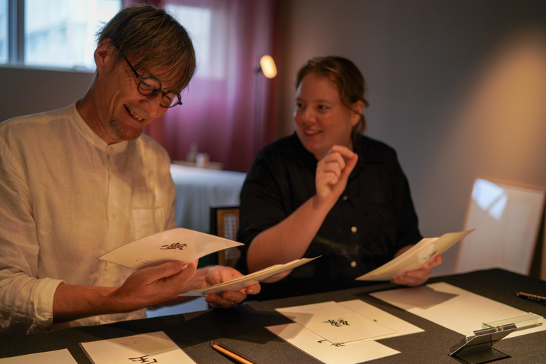 Taller de caligrafía en Kioto: diseña tu logotipo kanji en papel washiTaller de caligrafía en Kioto: diseña tu logotipo kanji en washi