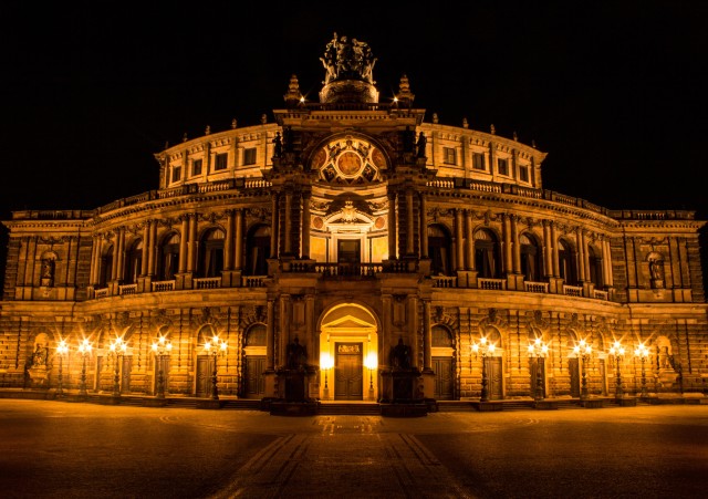 Dresden: city tour & opera performance Semperoper Don Carlo