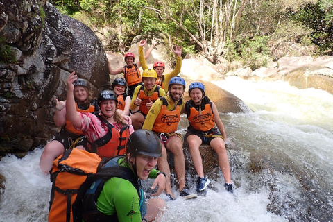 Cairns: Tour d&#039;avventura Crystals &amp; Behana - Canyoning a CairnsEsperienza nella foresta pluviale delle cascate di Cairns Giornata intera avanzata