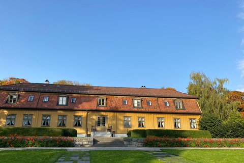 Oslo: Private Vintage Walking Tour with Photos Private Vintage Oslo Walk & Aesthetic Photos