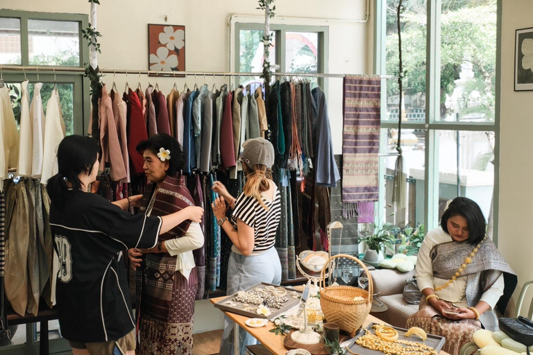 Vientiane: Traditional Lao Dress Rental and Photo Session