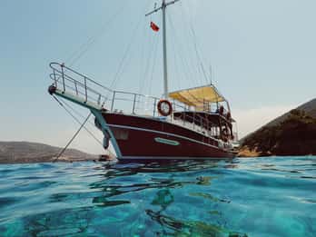 Bodrum : Croisière en bateau privé d'une journée avec déjeuner