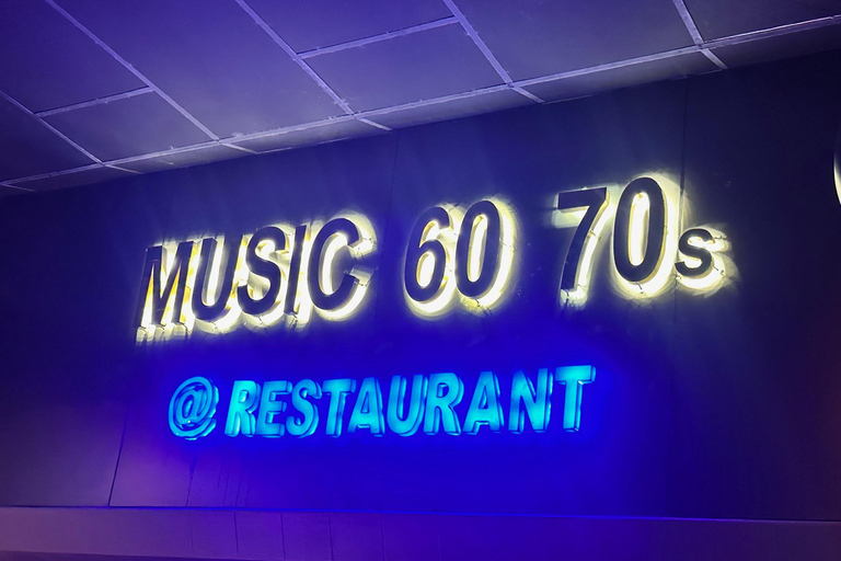 Phnom Penh: Sky Bar Tour with Live Music and Drinks