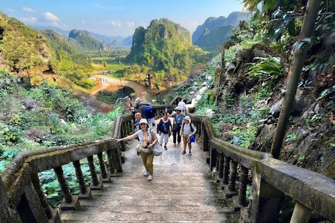 Vang Vieng: Jung Cave, Blue Lagoon 2 & 3 Guided Tour