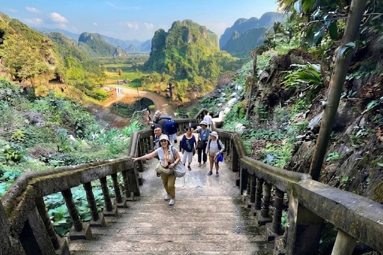 Vang Vieng: Jung Cave, Blue Lagoon 2 & 3 Guided Tour