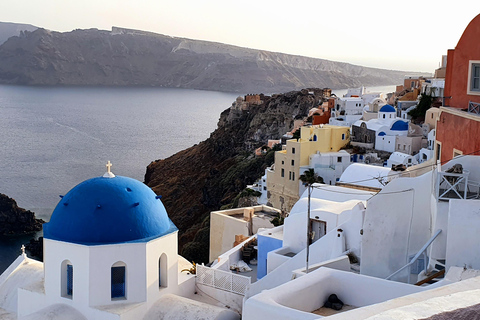 Santorini: Oia Walking Tour and Lighthouse Sunset with Wine