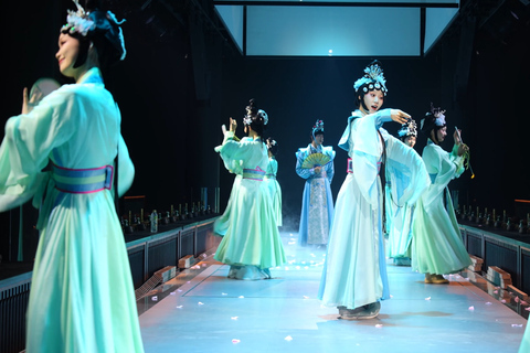 Shanghai: Royal Cultural Dinner Show – SHUYANFU VIP Seat – Rows 2
