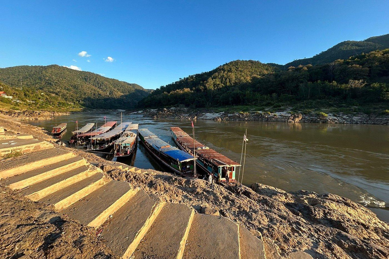 VIP Chiang Mai: 3 Day Trip Slow Boat to Luang Prang [VIP] Chiang Mai: 3 Day Trip a Cruise to Luang Prang