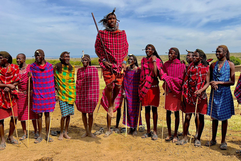 Mombasa: Tsavo West Overnight Safari & Night Drive at Ziwani