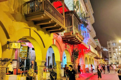 Cartagena bei Nacht: Historische Tour, typisches Abendessen + Süßigkeitenverkostung