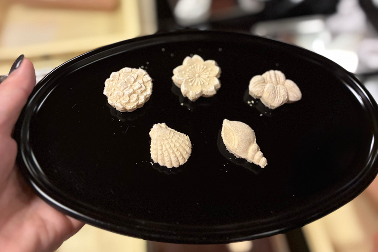 Kanazawa Wagashi Making, Kaiseki, Geisha & Samurai All Tour
