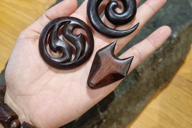 Hoi An: Wood Carving Workshop with Local Craftsmen