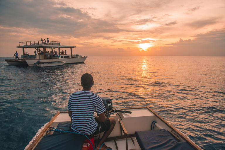 Nusa Lembongan: 4-in-1 Half-Day Catamaran Snorkeling Cruise Sunset Snorkel Cruise with Snacks & Dinner