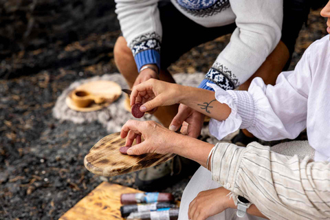 Oslo: Malmøya Guided Hike with Waffle & Salmon Experience