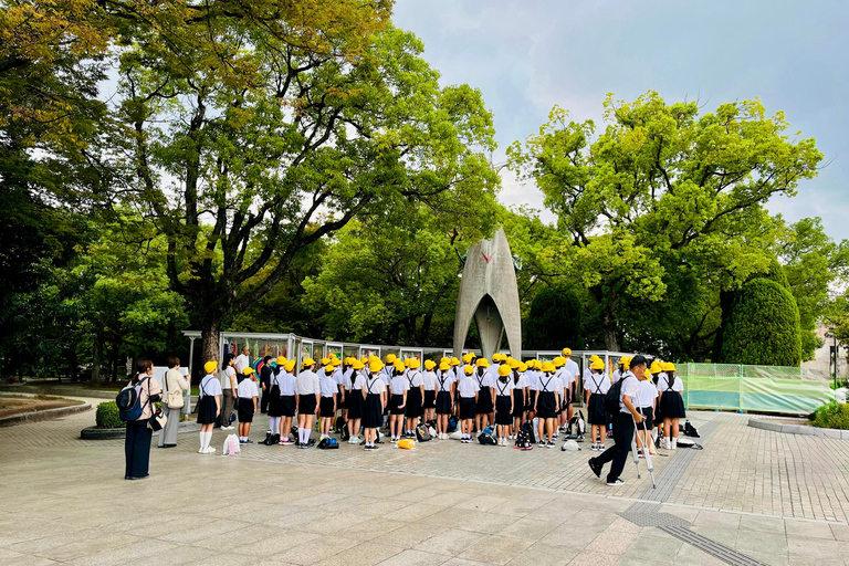 Hiroshima: Castle to Peace Park Private Experience